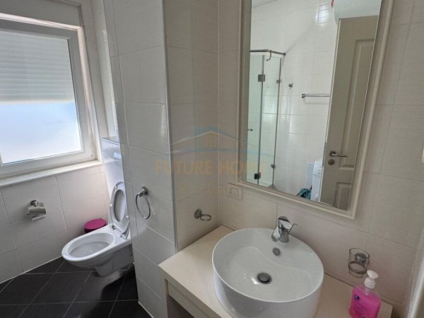 Tirane, jepet me qera apartament 3+1+Ballkon Kati 3, 186 m² 1.400 € 