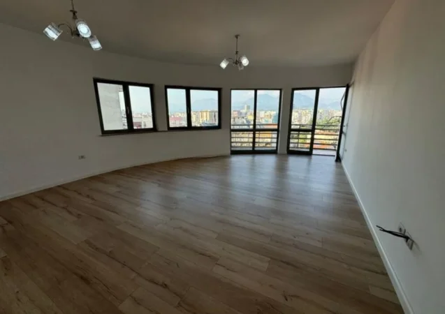 Tirane, shitet apartament 1+1 Kati 5, 76 m² 147.000 € (Zogu i Zi)