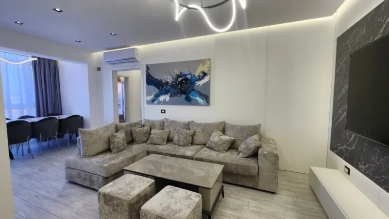 Tirane, jepet me qera apartament 3+1 Kati 8, 111 m² 1.250 € (Rruga e kavajes)