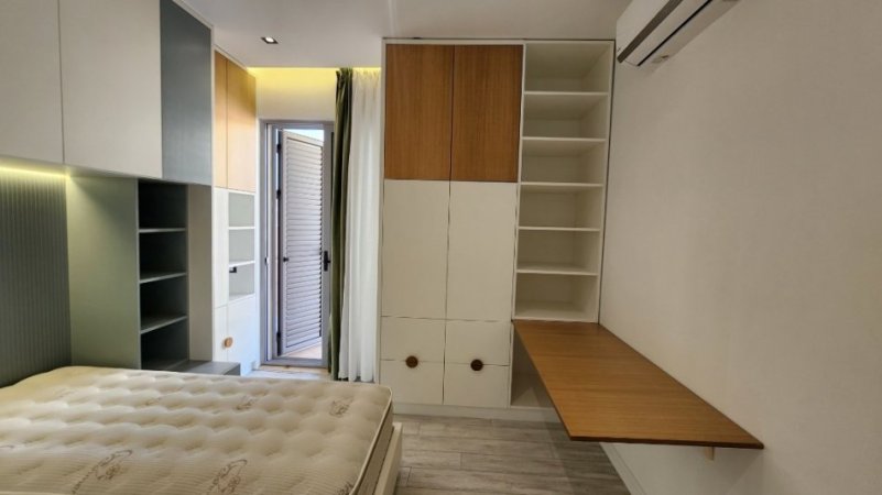Tirane, jepet me qera apartament 3+1 Kati 8, 111 m² 1.250 € (Rruga e kavajes)