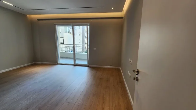 Tirane, jap me qera apartament 2+1+Ballkon Kati 1, 117 m² 1.350 € (Komuna e Parisit)