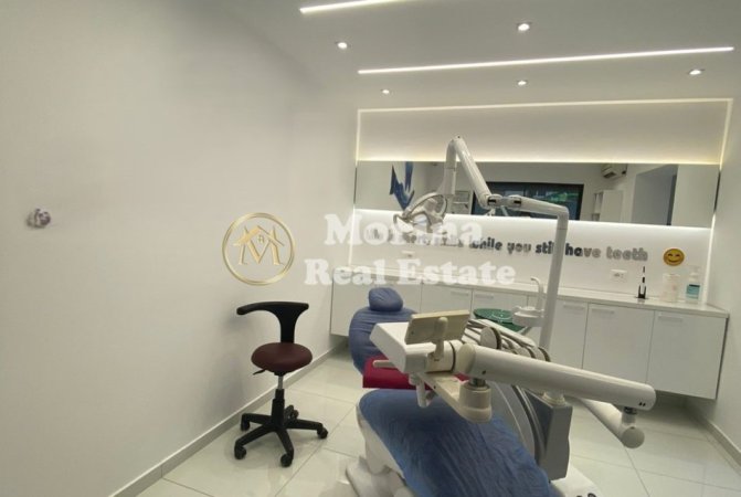 Tirane, jepet me qera ambjent biznesi Kati 1, 40 m² 500 € (Xhamlliku)