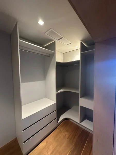 Tirane, jepet me qera apartament 3 Katshe Kati 3, 750 m² 3.900 € (Akacia Hills Residence , Sauk)