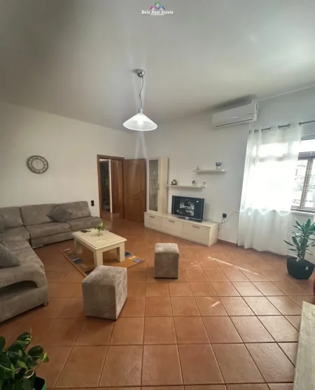 Tirane, jepet me qera Vile 2+1 Kati 2, 100 m² 500 € (ali demi)