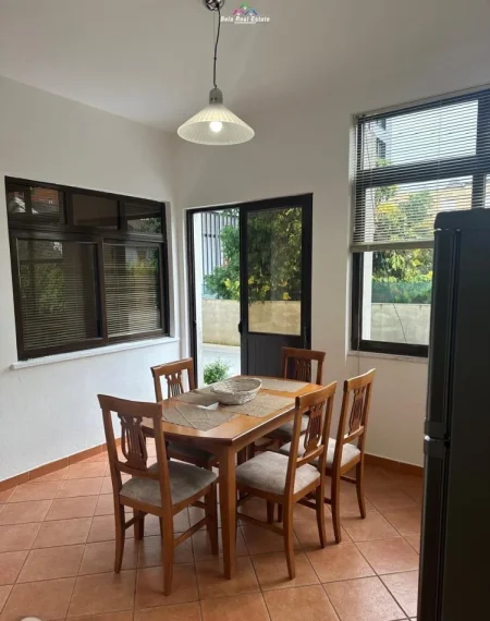 Tirane, jepet me qera Vile 2+1 Kati 2, 100 m² 500 € (ali demi)