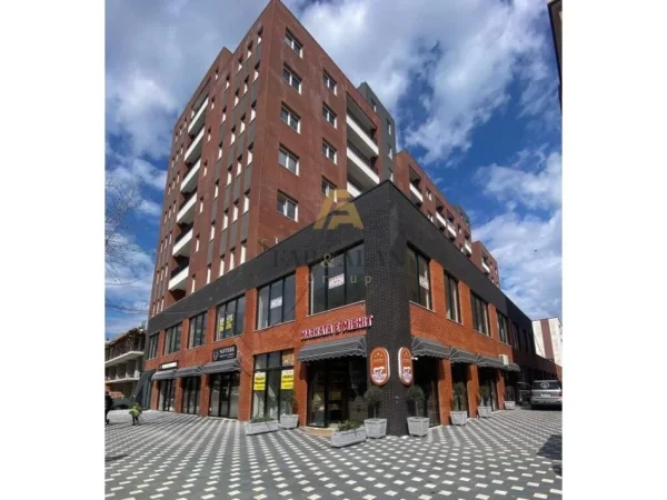 Tirane, shitet ambjent biznesi Kati 0, 82 m² 205.800 € (Kamez)