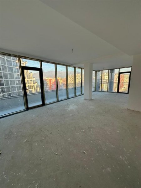 Tirane, shitet apartament 3+1+Ballkon Kati 7, 216 m² 612.000 € (Lake View)
