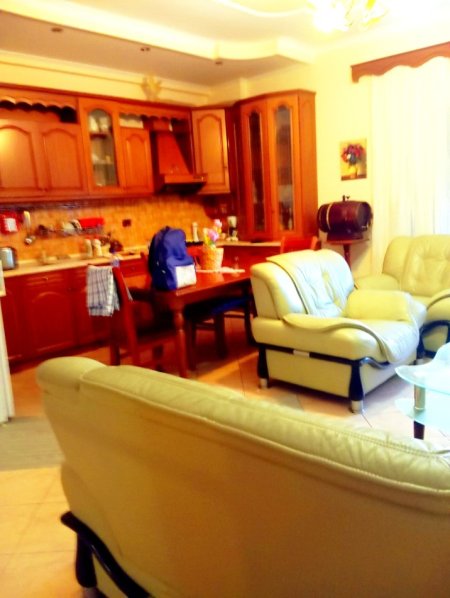 Vlore, jepet me qera apartament 2+1+Aneks+Ballkon Kati 7, 120 m² 370 € (Donika Kastrioti)