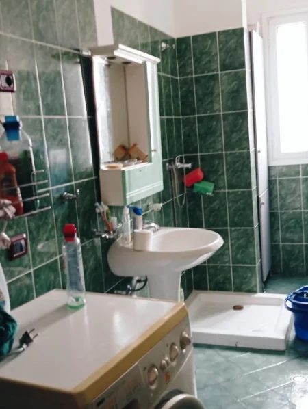 Vlore, jepet me qera apartament 2+1+Aneks+Ballkon Kati 7, 120 m² 370 € (Donika Kastrioti)