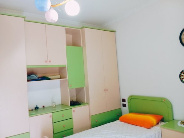 Vlore, jepet me qera apartament 2+1+Aneks+Ballkon Kati 7, 120 m² 370 € (Donika Kastrioti)