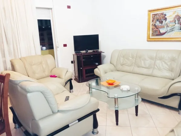 Vlore, jepet me qera apartament 2+1+Aneks+Ballkon Kati 7, 120 m² 370 € (Donika Kastrioti)