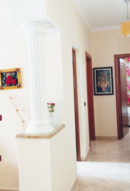 Vlore, jepet me qera apartament 2+1+Aneks+Ballkon Kati 7, 120 m² 370 € (Donika Kastrioti)