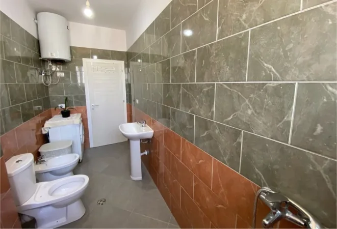 Tirane, shitet apartament 2+1+Aneks+Ballkon Kati 4, 122 m² 155.000 € (Rruga Aleksander Konda)