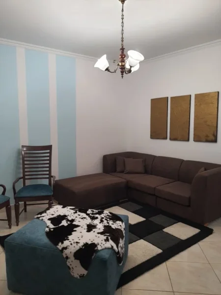 Tirane, jepet me qera apartament 1+1+Ballkon Kati 7, 67 m² 600 € (komuna e parisit)