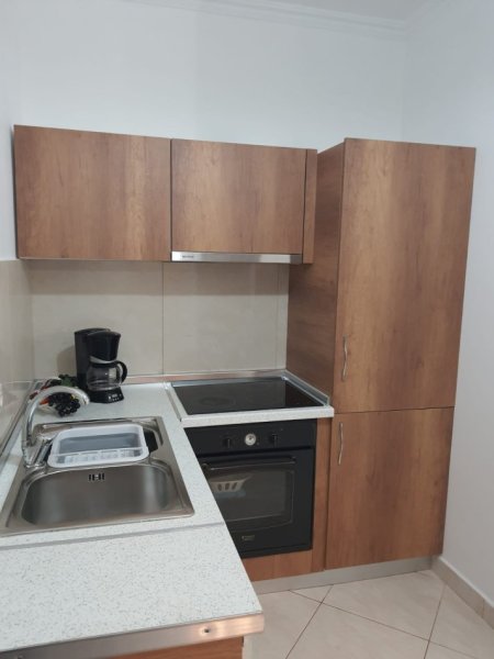 Tirane, jepet me qera apartament 1+1+Ballkon Kati 7, 67 m² 600 € (komuna e parisit)