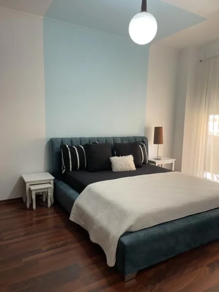 Tirane, jepet me qera apartament 1+1+Ballkon Kati 7, 67 m² 600 € (komuna e parisit)
