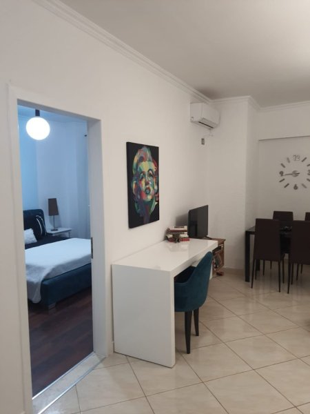 Tirane, jepet me qera apartament 1+1+Ballkon Kati 7, 67 m² 600 € (komuna e parisit)