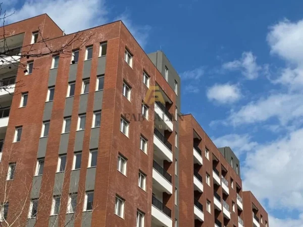 Tirane, shitet apartament 2+1+2+2 blk Kati 7, 117 m² 99.300 € (Kamez)