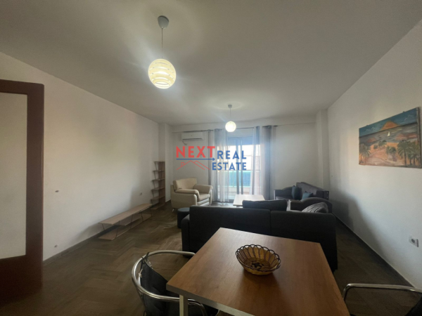 Vlore, jepet me qera apartament 1+1+Ballkon Kati 4, 300 € (XHAMIA, VLORE)