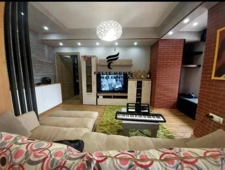 Tirane, shitet apartament 1+1 Kati 8, 95 m² 300.000 € (RRUGA MYSLYM SHYRI)