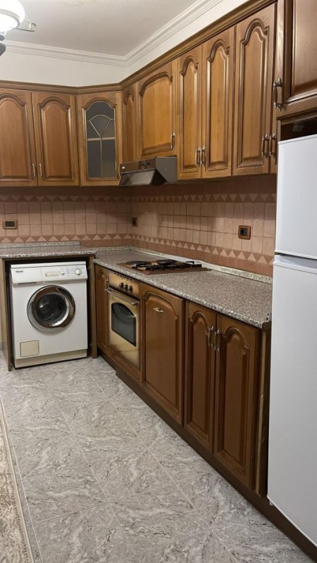 Tirana, jepet me qera apartament 2+1 Kati 3, 60 m² 400 € (Xhamllik)