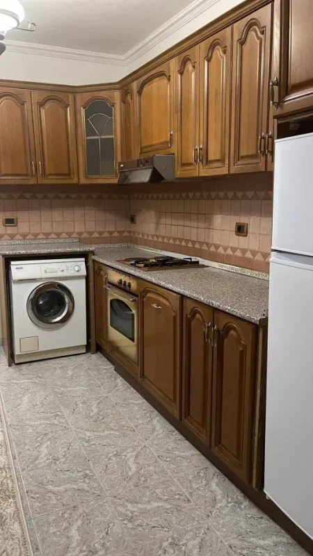 Tirana, jepet me qera apartament 2+1 Kati 3, 60 m² 400 € (Xhamllik)