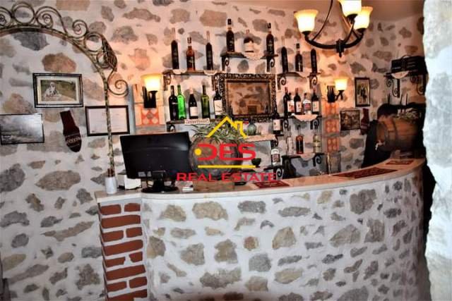 Tirane, jepet me qera bar-resorant 200 m² 1.500 Euro