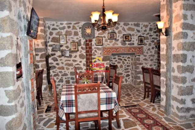 Tirane, jepet me qera bar-resorant 200 m² 1.500 Euro