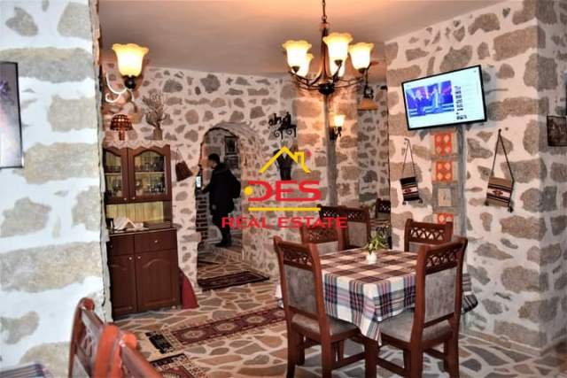 Tirane, jepet me qera bar-resorant 200 m² 1.500 Euro