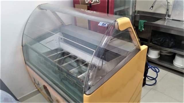 Tirane, jepet me qera ambjent biznesi 18 m² 40.000 Leke