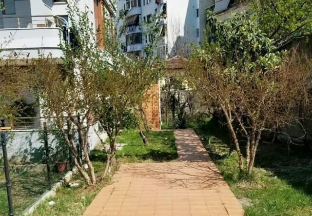 Tirane, jepet me qera apartament Kati 3, 300 m² 400 Euro