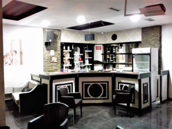 Tirane, jepet me qera ambjent biznesi 260 m² 60.000 Leke
