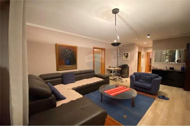 Tirane, jepet me qera apartament 2+1+A Kati 7, 109 m² 450 Euro (Qemal Stafa)
