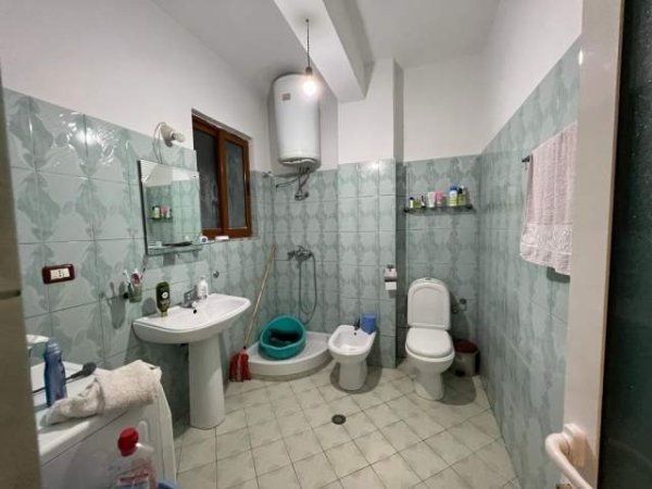 Tirane, jepet me qera apartament 2+1+BLK Kati 2, 100 m² 50.000 Leke (KAMEZ)