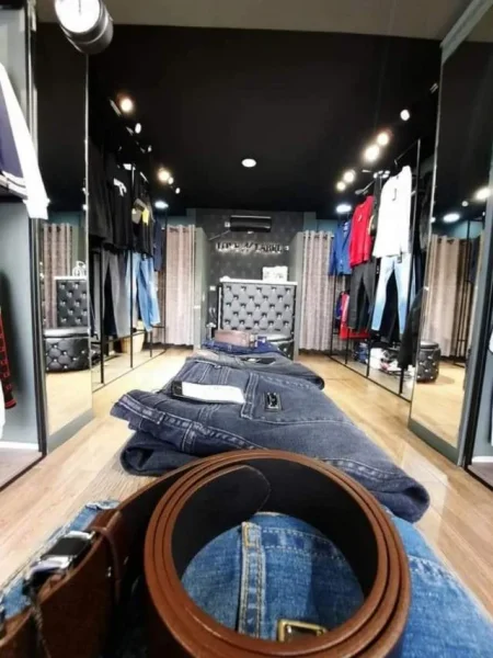 Tirane,Shitet biznes veshjesh i kompletuar ! 13,000 Euro