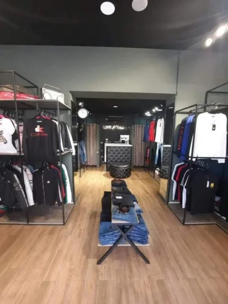 Tirane,Shitet biznes veshjesh i kompletuar ! 13,000 Euro