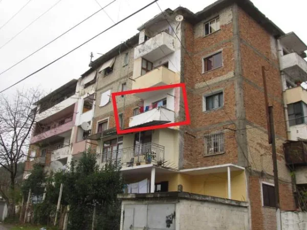 Lac, Shitet Apartament Kati 3, Cmimi Fillestar 640.000 Leke (Lagjia nr. 4,)