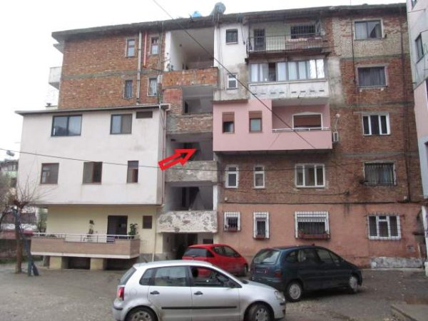 Lac,  shitet apartament Kati 3, 640.000 Leke (Lagjia nr. 4,)