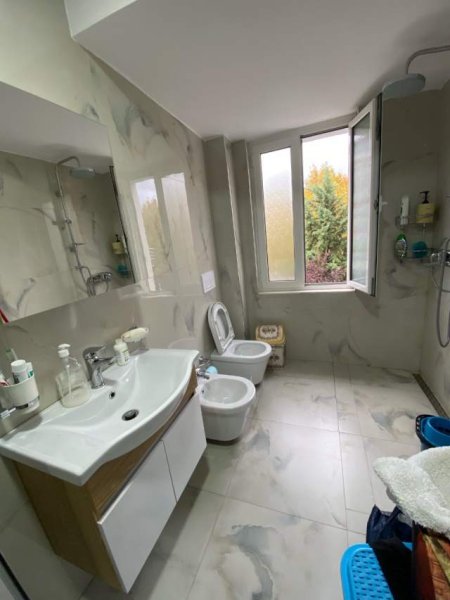 Tirane, jap me qera apartament 60 m² 500 Euro
