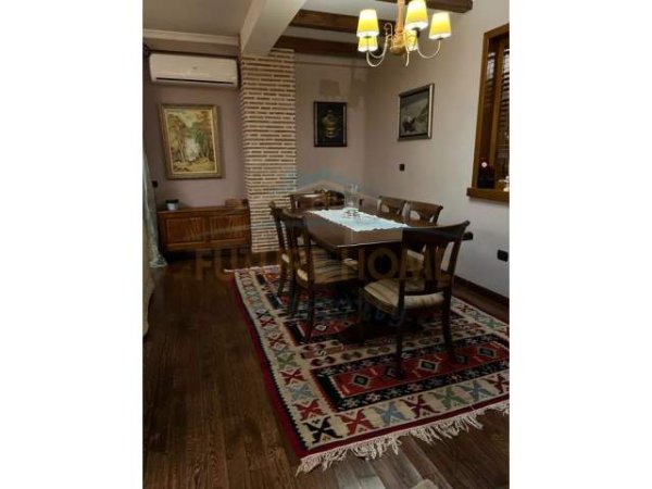 Tirane, jepet me qera apartament 3+1+BLK Kati 9, 209 m² 800 Euro (Rr.Kavajes)