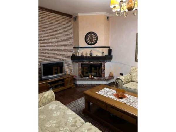 Tirane, jepet me qera apartament 3+1+BLK Kati 9, 209 m² 800 Euro (Rr.Kavajes)