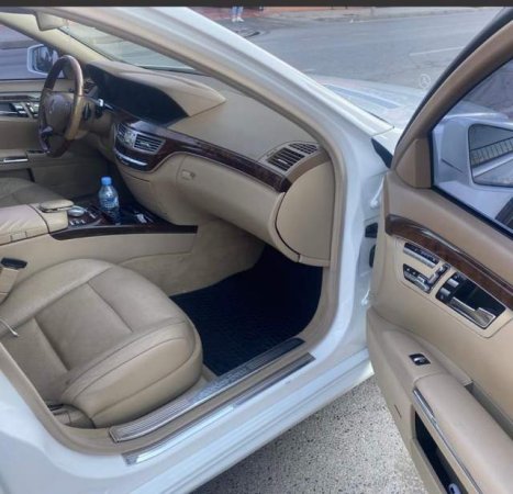 Tirane, shitet makine Mercedes-Benz Viti 2010,
