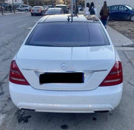 Tirane, shitet makine Mercedes-Benz Viti 2010,