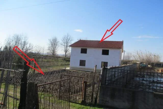 Lac, Shitet Truall 1,200 m² dhe Ndertese 1-kat 88 m², Cmimi Fillestar 2,584,000 Leke (Lagjia nr. 1)