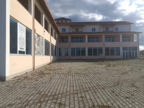 Shitet Truall dhe Ndertese tre kateshe, Cmimi Fillestar 27,253,800 Leke, (Shperdhet, Mamurras)