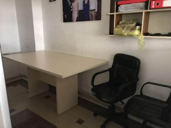 Tirane, jepet me qera ambjent biznesi Kati 3, 105 m² 650 Euro (Rruga e Barrikadave)