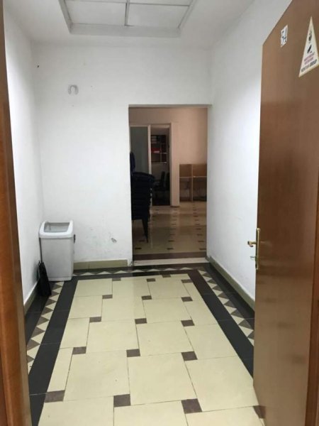 Tirane, jepet me qera ambjent biznesi Kati 3, 105 m² 650 Euro (Rruga e Barrikadave)