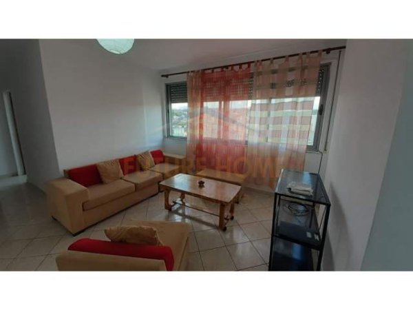 Durres, jepet me qera 1+1+A Kati 10, 75 m² 200 Euro (Prane Kopshit Ivina, Durres)