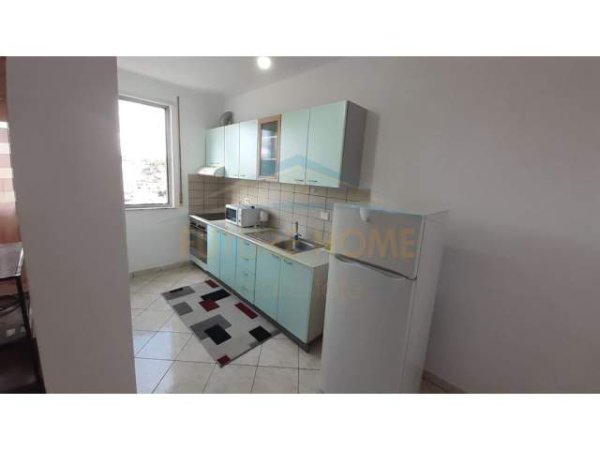 Durres, jepet me qera 1+1+A Kati 10, 75 m² 200 Euro (Prane Kopshit Ivina, Durres)