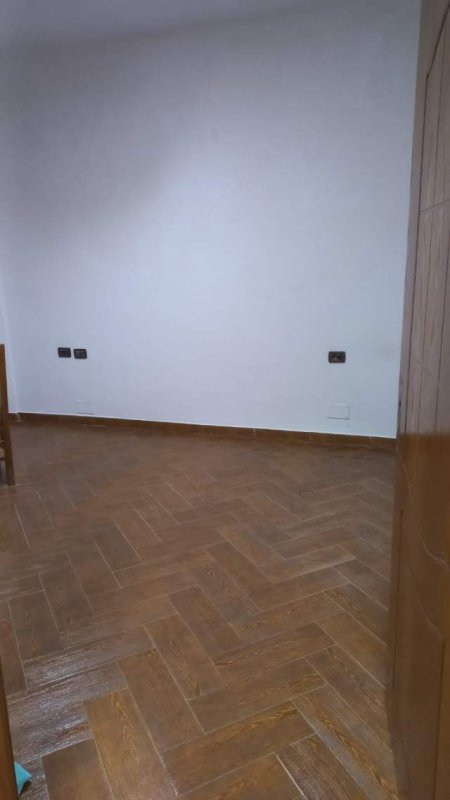 Tirane, jepet me qera shtepi 2+1 Kati 1, 110 m² 35.000 Leke (rruga Kolashta)
